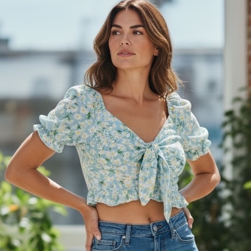 BCBGeneration Blue Floral Daisy Tie Front Smocked Crop Top Coquette Girly Boho